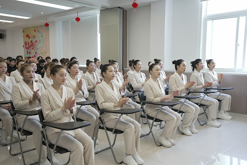 探秘顶尖美业学府：解锁美丽事业的黄金钥匙